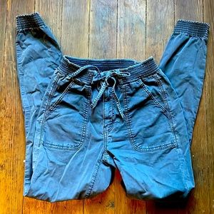 American Eagle high waisted cargo jeggings